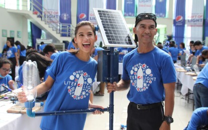 <p><strong>SOLAR LIGHT FOR MARAWI.</strong> Pepsi celebrity endorser Jasmine Curtis-Smith holds a solar 'gasera light' made for donation to the people of Marawi, the city ruined by the local Maute rebel group a year ago and is now being rebuilt by the government and other sectors. <em>(Photo courtesy of PCPPI)</em></p>